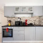 FLH Ajuda Modern Apartment